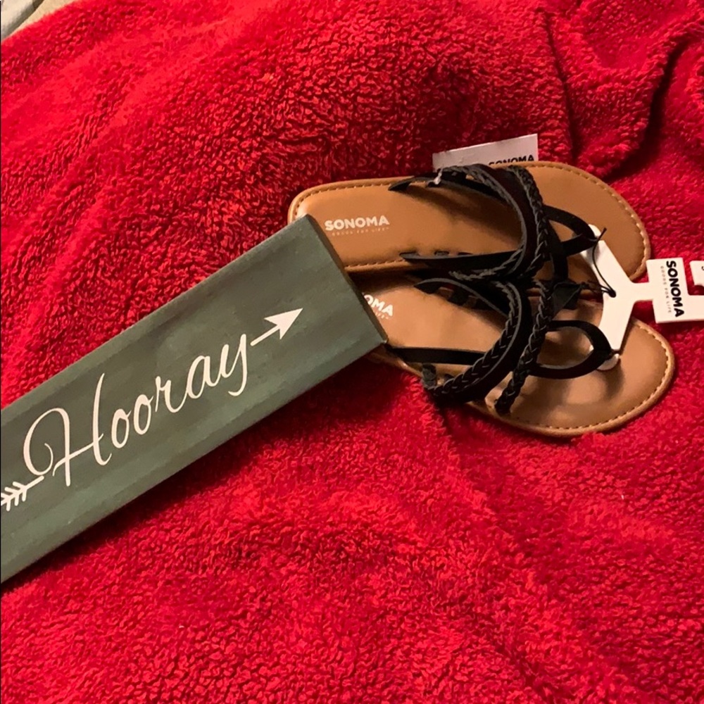 NICE LOOKING PAIR OF SANDLES TO SLIP RIGHT INTO.